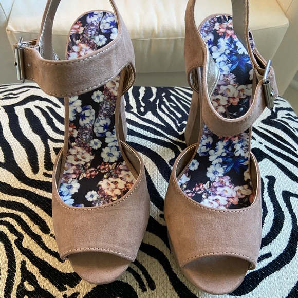 High Heel Sandals 👡 - Picture 2 of 7